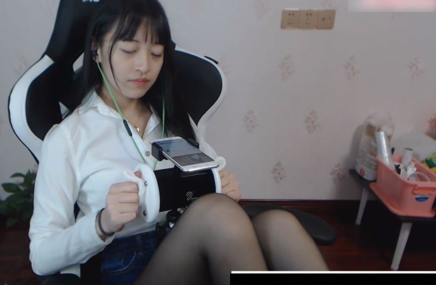 主播灵性饱满的欢欢剧场采耳直播切片-[灵性的欢欢]