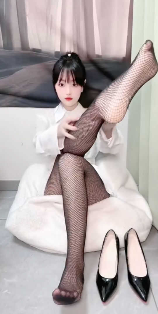 甜甜会员付费包丝袜摩擦音-[5分钟]
