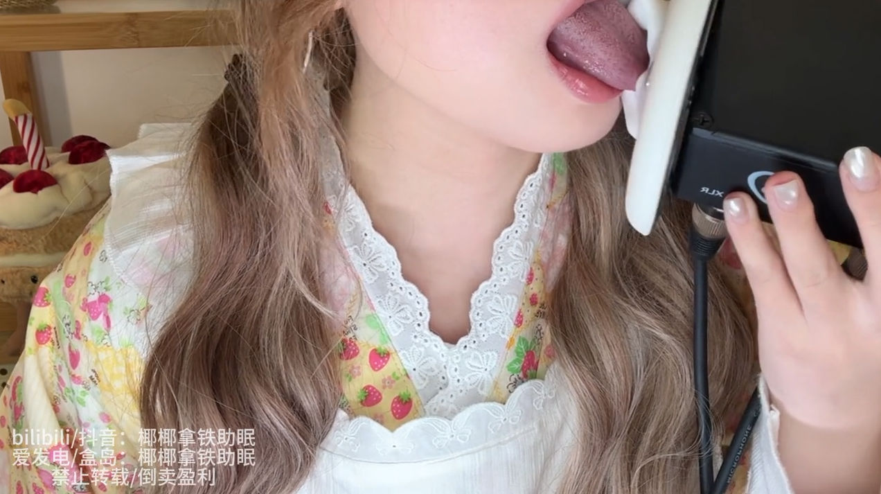 椰椰拿铁盒岛付费耳朵朝外的舔耳-[17分钟]