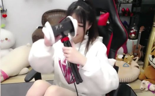 小女巫露娜18年v白色卫衣直播切片-[小女巫露娜][11分钟]