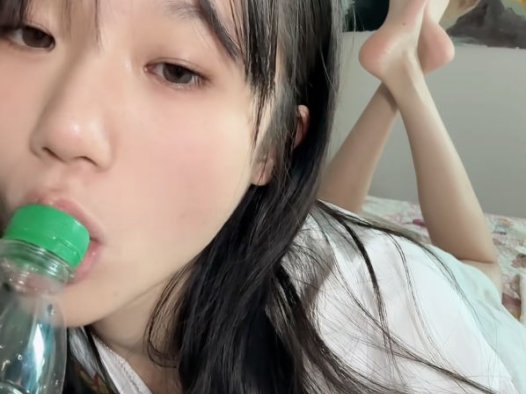 素人小姐姐小视频绿色瓶盖